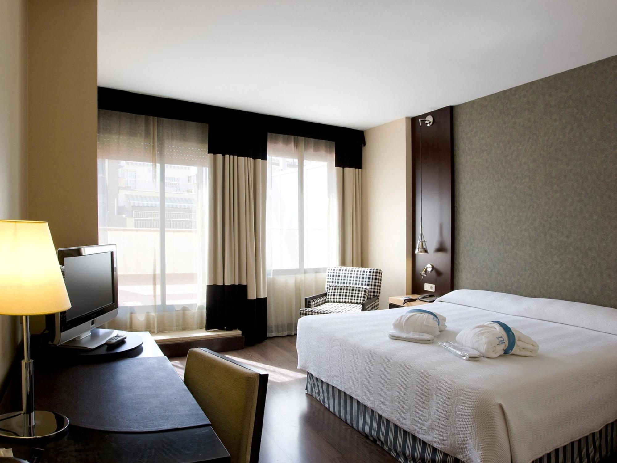 Nh Eixample Hotel