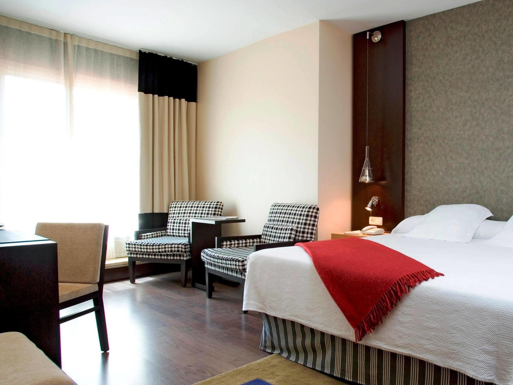 Nh Eixample Hotel 3*
